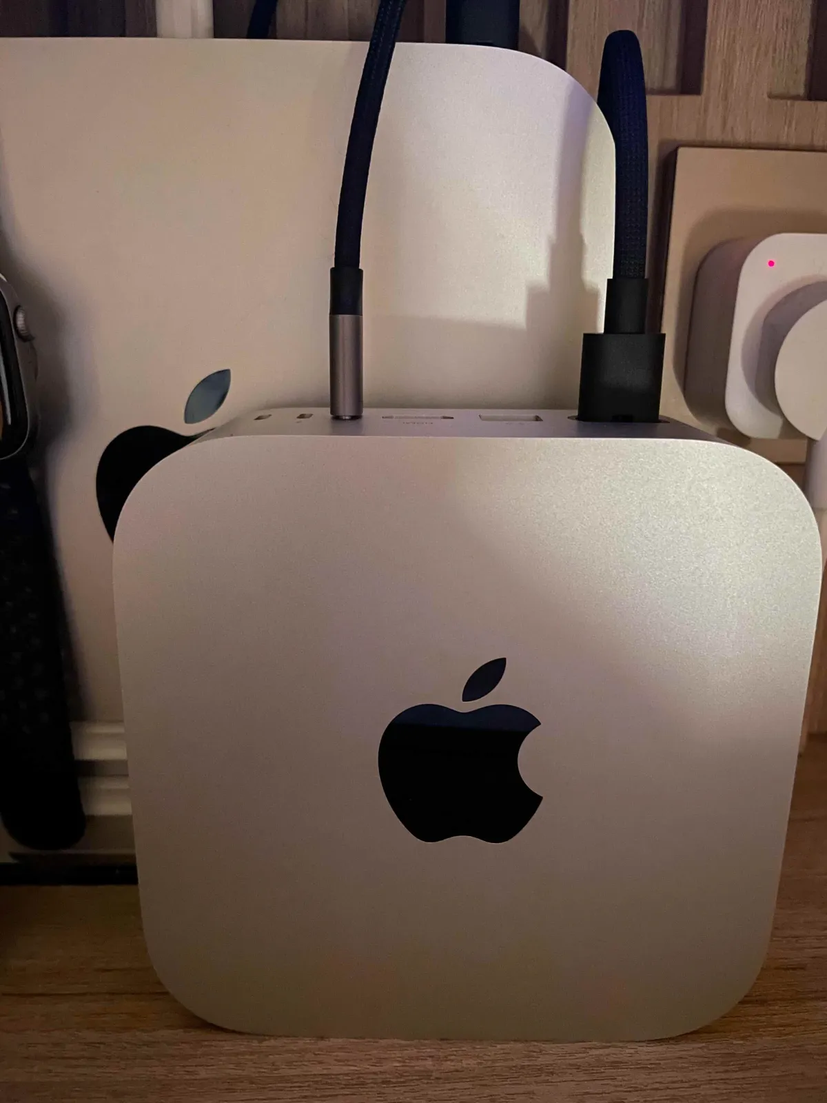 鬼哥的 M6 Mac mini,负责工作台、本地配音和字幕处理